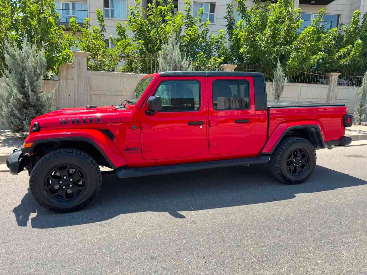 Jeep Gladiator
موديل 2023 
محرك v6 3.6 
شاشه - كاميرا - تحمات ستيرن 
دبل اكسل 4*4 
لايتات عدسه بك لايت lid 
ماشيه 35 الف ميل 
عليه تايرات نص جبلي جدد 
رقم الشاصي والسونر موجود 

صبغ   باب + جاملغ + بنيد
ايرباك طاك وراجع بلادي شركة 

السياره رقم كاتى تترقم شمالي باسمك  
سعر  205 ورقه بدون رقم 
سليمانيه  📍
هاتف 📱 ***********
