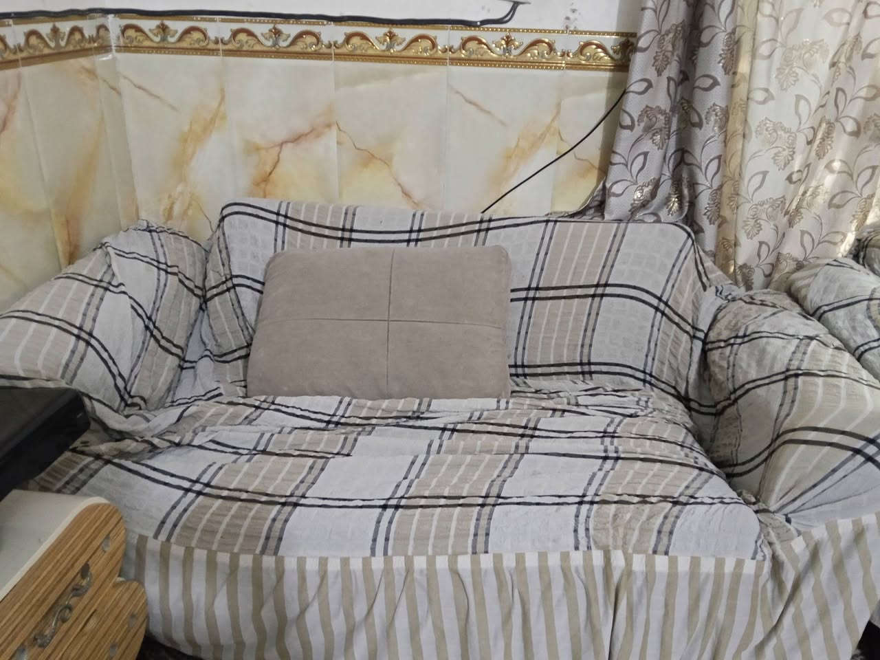 السلام عليكم عندي تخم لبيع عشر مقاعد تخم حلو ونضيف مكان بابل الرقم ***********السعر خاص راسني وبيك خير وتدلل
