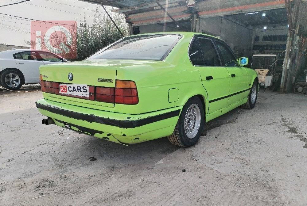 BMW E34 525 1991 
محرك مسكر فانوس
 سنوية  جديدة 
رقم مشروع وطني
 مكانها بابل مركز 
حدادية جديدة 
تخم تاير جديد
كراسي كهرباء شغالة 
فتحة 
بيع او مراوس 
سعر البيع 49 وبيها مجال 
***********
