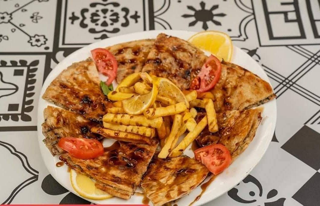 السلام عليكم..شيف مشاوي عام بكل أصناف المشويات أكثر من 10انواع بالكباب والتكك ومسحب دجاج وعرايس لحم  وعرايس مارينا وشيش طاووق واجنحه وكباب المتر وصلصات المشاوي بطريقه جدآ احترافيه شرط النكهه مختلفه متفرغ للعمل سكني بغداد الكرخ..*********** فقط بغداد الكرخ اشتغل..
