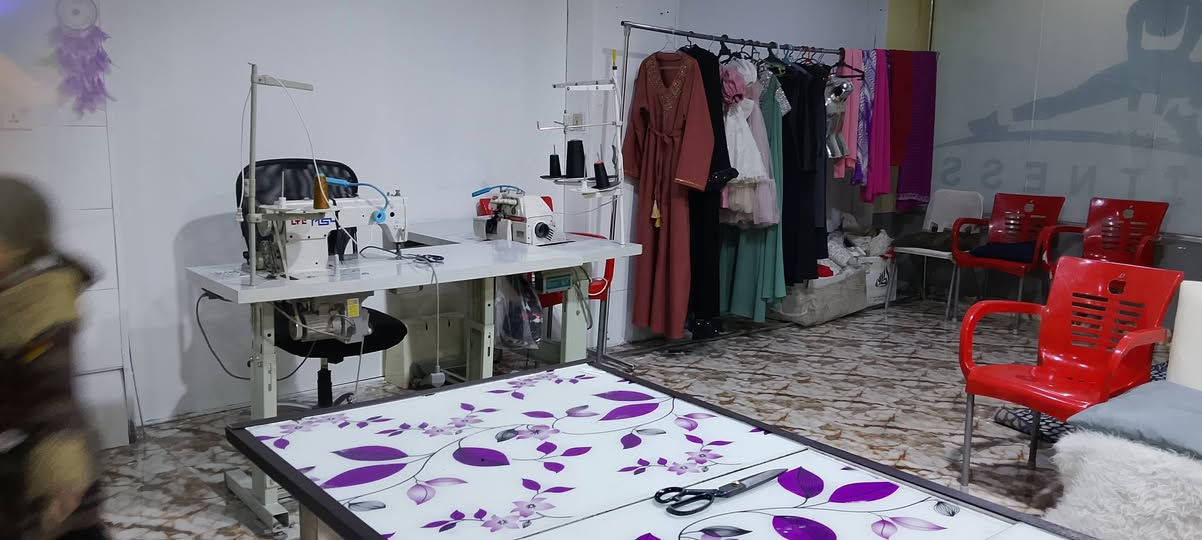 ✨ إعلان بيع مشغل خياطة نسائي ✨
للبيع مشغل خياطة نسائي متكامل وجاهز للعمل 
يتميز بمكان مميز  ، ومجهز بجميع المستلزمات اللازمة
تفاصيل المشغل:
الموقع: (حي العباس الفرع الثاني )
المساحة: (قاعة 50 متر يوجد فيها صحيات خاصة بها
💼 فرصة استثمارية ممتازة لمن ترغب ببدء مشروعها الخاص دون عناء التأسيس من الصفر.
📞 للتواصل والاستفسار:
(رقم الهاتف ***********واتساب)
