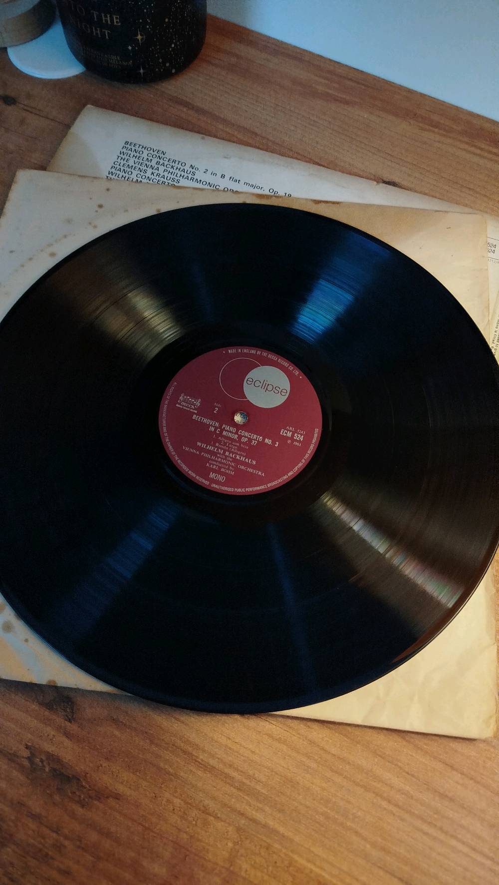 مجموعة مكونة من ٦ اسطوانات موسيقية
الموقع بغداد  