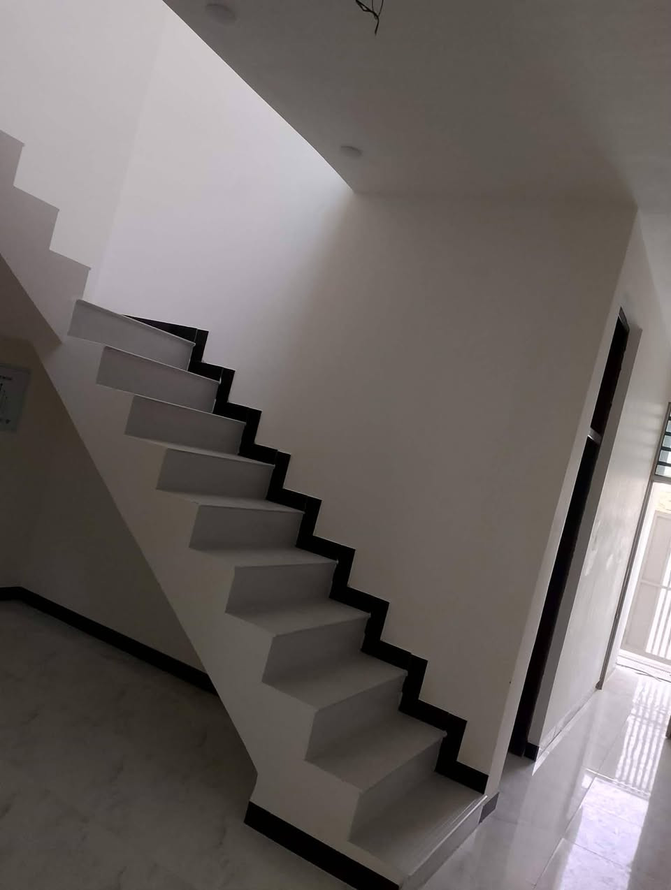 مشتمل 100 مترطولاني غرفه مطبخ هولل استقبال شارع 12 متر بلخاجيه بل 6000 السعر مناسب  يتصل ***********
