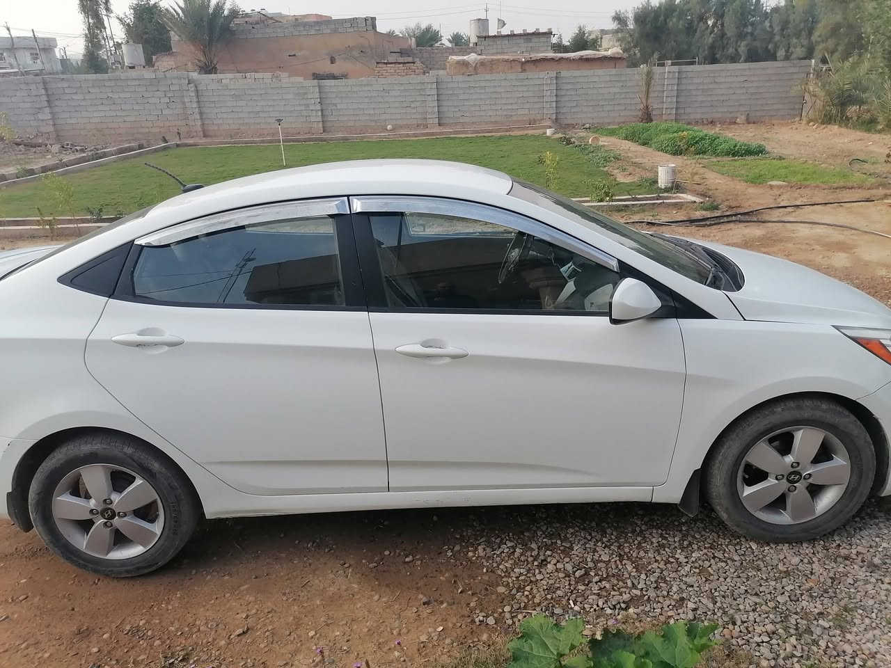 سلام عليكم اكسنت للبيع موديل 15 محرك 1600 بعده شركه مافتح برغي بيه  سياره مكفوله من صبغ وتصليح بس دعاميه وظرر موجود بصور  مبدله ابلادي سياره ماشيه90 كلش نظيفه مامتعوبه رايده 105 وبيه مجال ***********
