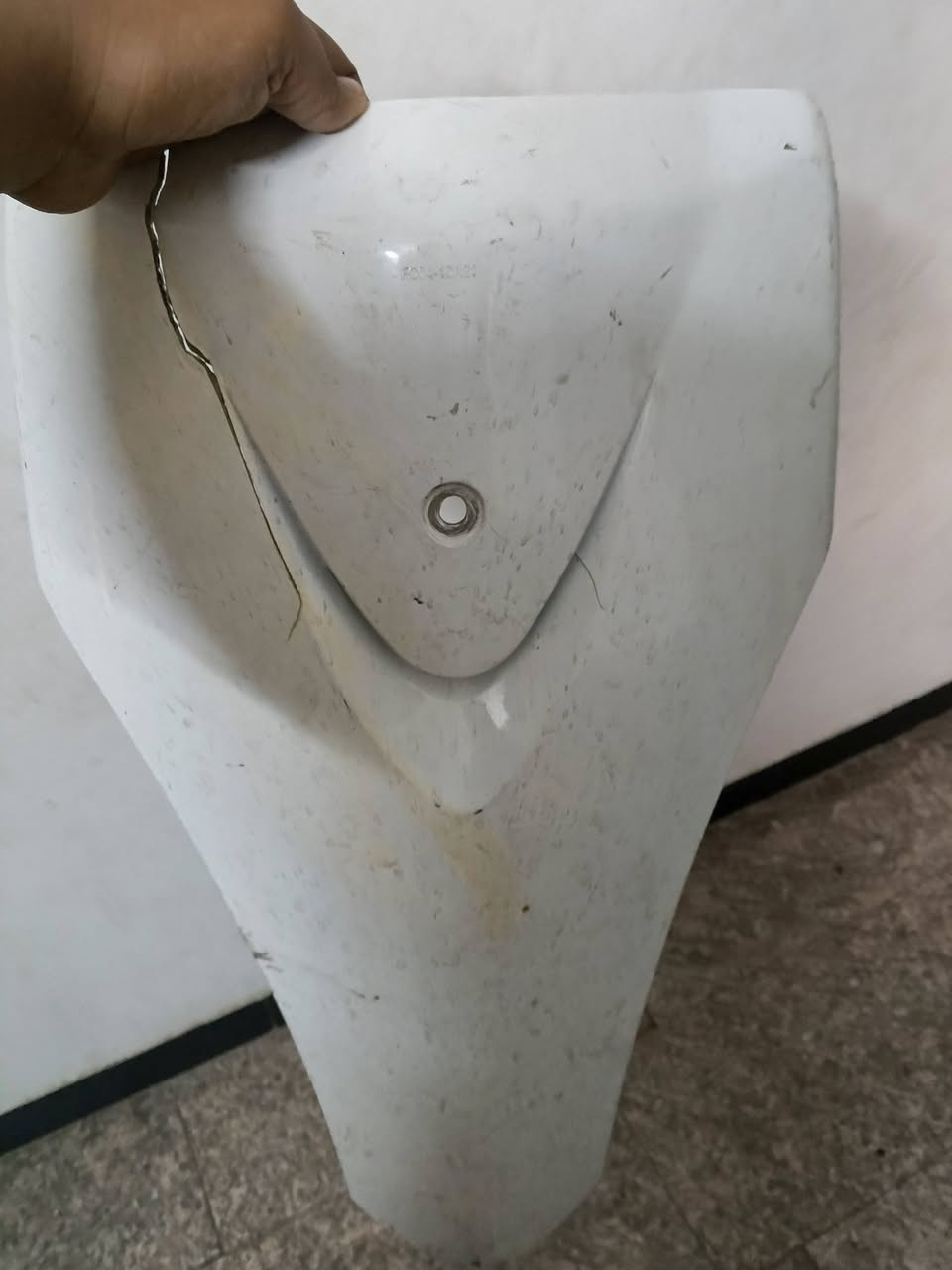سلام عليكم غراض مال ماكس بيش متريدهن اخذهن ***********
كصه اصليه مختمه

اشاير اصليه 

بك لايت شغال عوزه بس جامه

بجم ابيض تجاري
