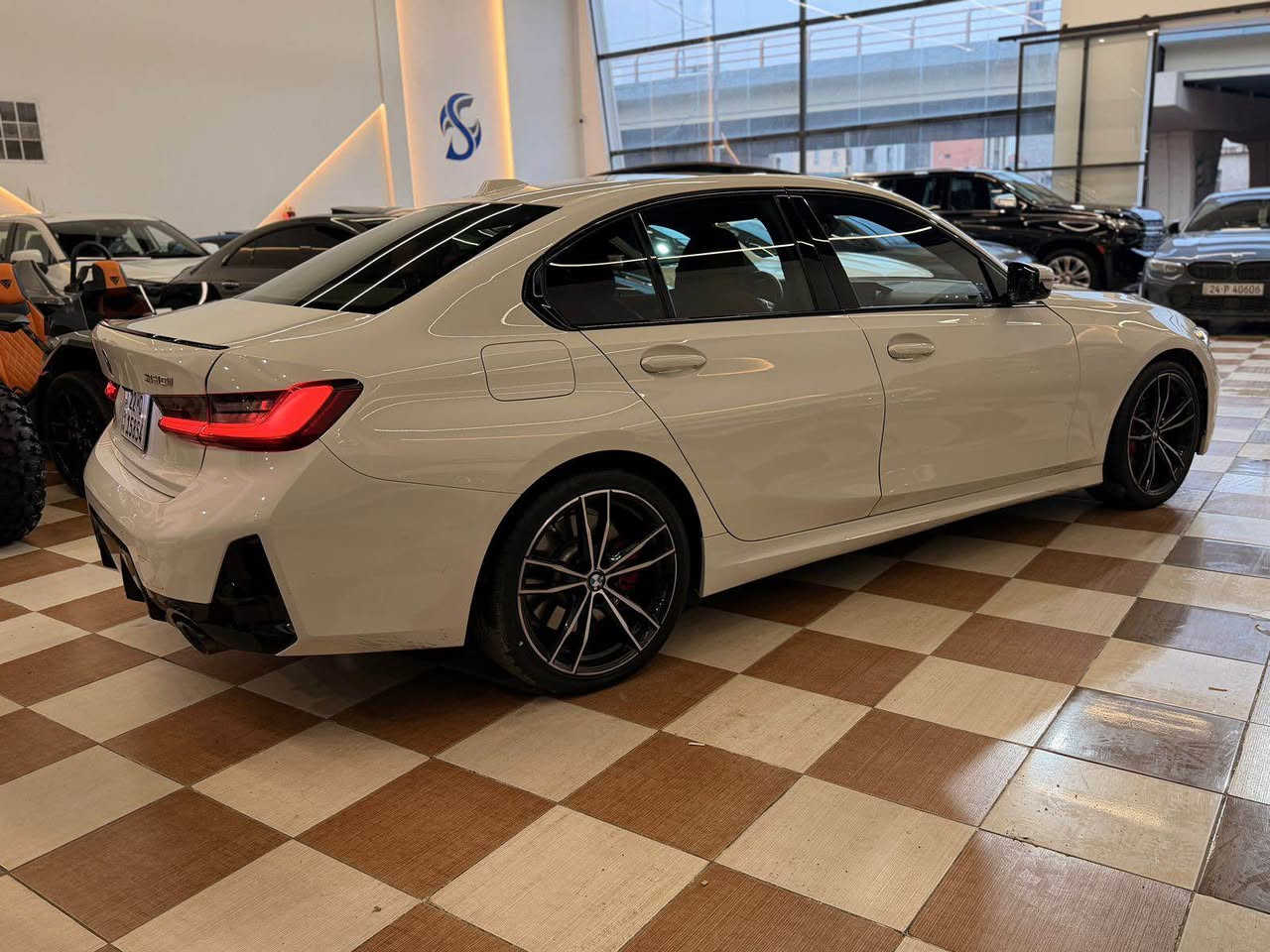 BMW. 330i مديل 2023 
M بلاد 
داخل احمر ابلاد 
ماشي 18m 
للتفاصيل اكثر 

‭٠٧٧٠ ٣٣٨ ٨٨٩٩‬ أربيل, العراق
