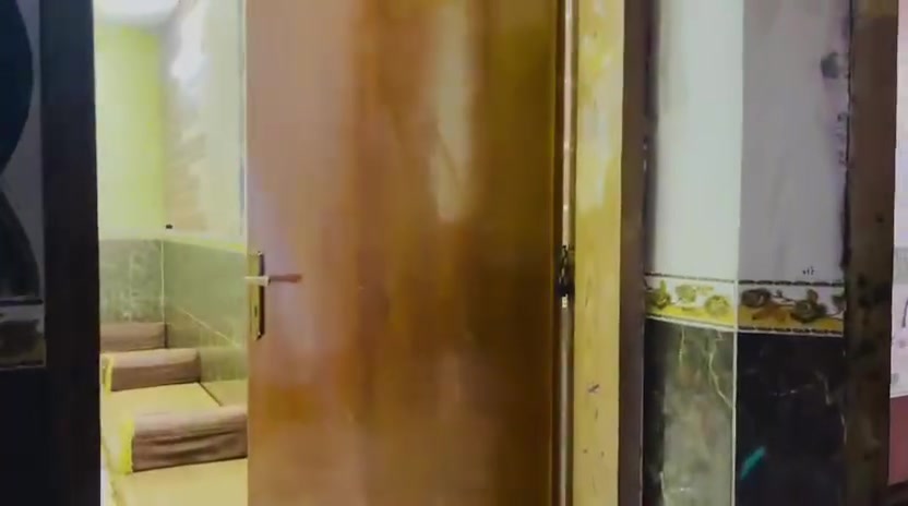 السلام عليكم ورحمه والله وبركاته....هناك بيت للبيع قرب المفتول على شارع أربعين مساحته 500 متر يحتوي على غرفتين وصاله كبيره وأستقبال ومطبخ داخلي وخارجي السعر 130 وبيها مجال للشراي أي أستفسار  يتصل على صاحب البيت على هذا الرقم اني مجرد مكلف بالنشر ***********
