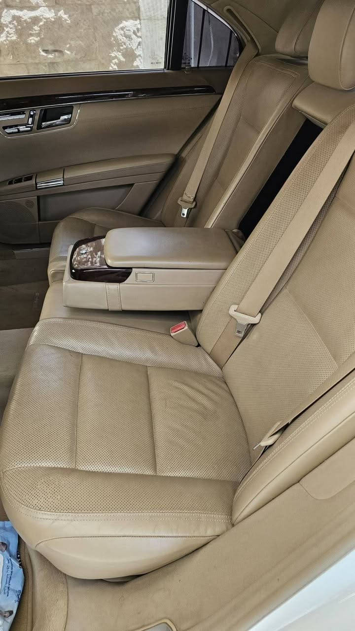 مارسيدس s500 موديل 2010
خليجي
رقم صلاح الدين الرقم الجديد 
تحويل ثاني يوم
السياره مكفوله حادث فقط باب سكن امامي بي كلير 
فول فول مواصفات
بالوراما
اربع كشانه تادفئه وتبريد 
ابواب شفط
برتات كهرباء 
إضائه داخليه متغيره
جنطه شفط
تلفون خلفي 
مقاعد خلفيه منفصله 
ثلاجه خلفيه 
تبريد خلفي منفصل 
شاشه خلفيه عدد اثنين 
رادار 
كامره خلفيه
تحكم اربع اكشانه 
وتكدر تتحكم بلكشن الكدام من الكشن الخلفي
ثلاثه وضعيات قياده
شفتات ستيرن 
وبعد بيها مواصفات
رقم صاحب السياره 
***********
سعر السيارة ($ 220 )
