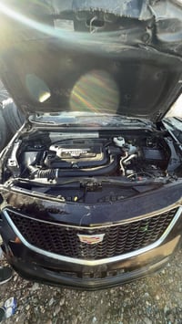 كديلاك xt4  موديل 2023  على حادثه ابيعه  السياره موجوده بغداد  مواصفات...