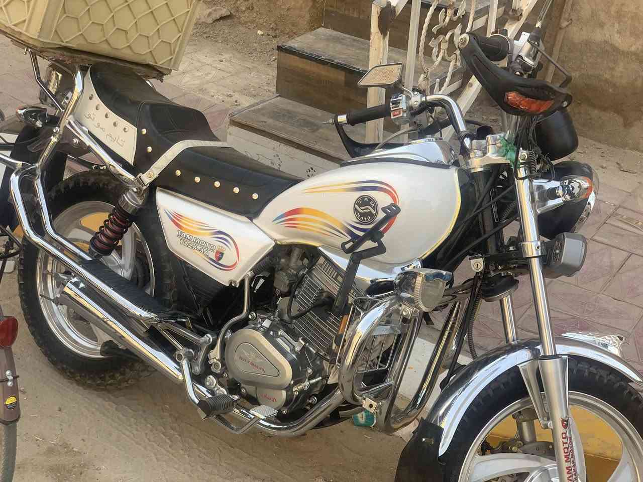 السلام عليكم
دراجه تايموتة للبيع مديل ٢١ جديدة 
اوراق اصولي بعدها بجيس  
السعر مليون و٤٠٠ بيها مجال قليل 
***********
