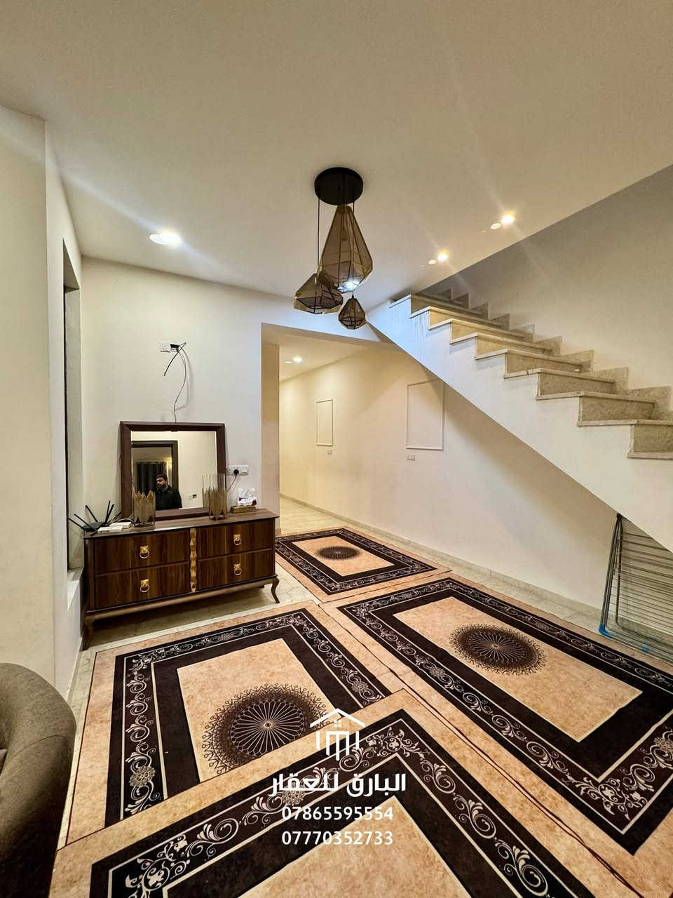 🔱 بيت حديث للبيع 🔱
الموقع📍: الكرادة - قرب ساحة الواثق

⭕ المساحة : 200 م

⭕ الواجهة : 10 م

⭕ سنة البناء : 2025

⭕ سند مستقل بأسم شخص واحد 

⭕ المكونات : ( ثلاث طوابق ) 

🔺الطابق الأول : استقبال - مطبخ - صالة - حمام عدد ٢ - غرفتين نوم 

🔺الطابق الثاني : مطبخ - صالة - أستقبال - حمام عدد ٢ - غرف نوم عدد٢

🔺الطابق الثالث : غرفة نوم - حمام - سطح

⭕ السعر : عند الإتصال او حضورياً 📞

⭕ للإستفسار : ( الواتساب متاح ) 📱

***********
 
⚠️” تحذير : هذا العرض قد يختفي قبل أن تقرر !“

🟢 نستقبل عروض البيع ، الشراء ، الإستبدال ، إدارة الأملاك ، و الإيجارات بأنواعها ( سكني ، تجاري ، خدمي ) 🟢

عنوان المكتب📍: بغداد - الكرادة داخل - قرب مطعم الصبايا - فرع مدرسة لبنان ( موقعنا مثبّت على Waze , Google maps ) 

#البارق_للعقار⁩
6
