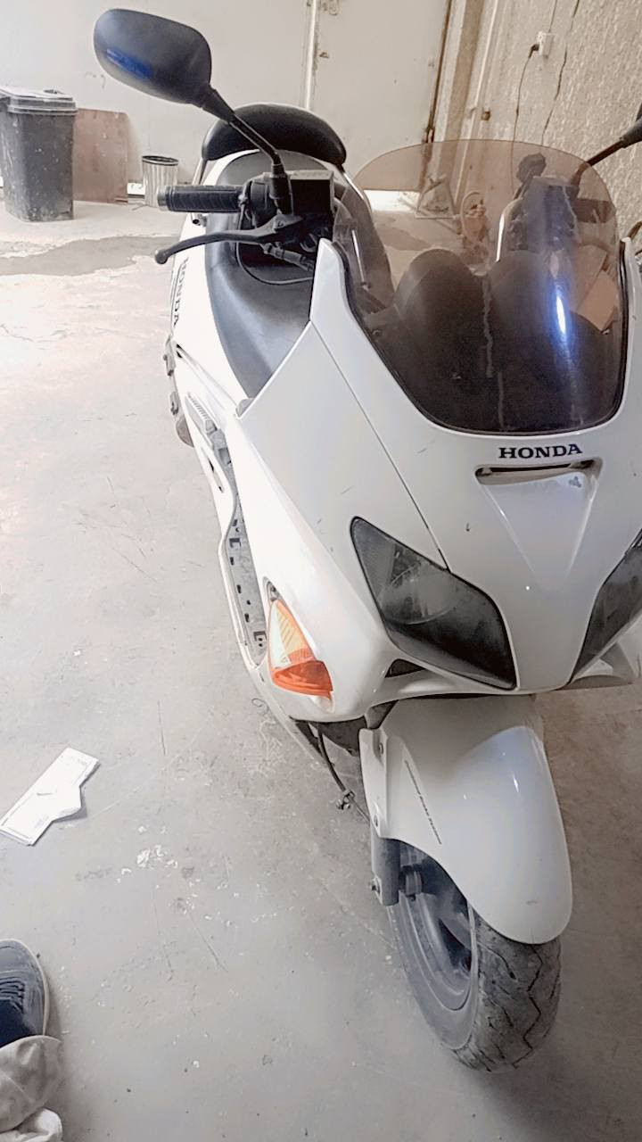 السلام عليكم شباب فورزا 06 للبيع دراجة خير من الله استخدام شخصي مكينة لا تبخير ولاتنقيص السعر 750 وبيهة مجال بسيط العنوان بغداد رقم الهاتف (  ***********  )
