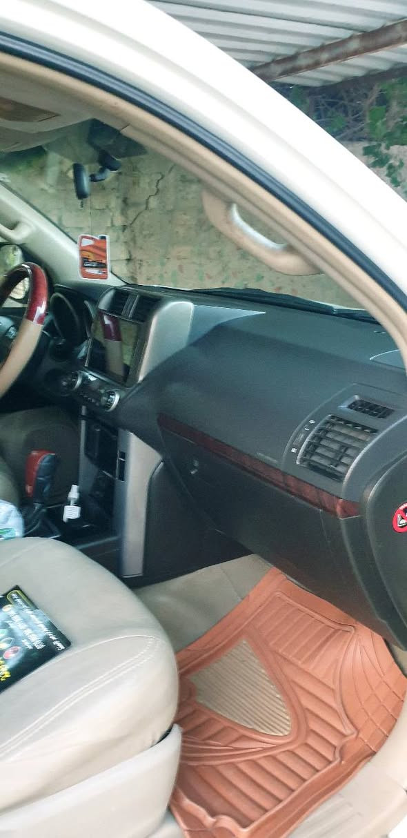 السلام عليكم برادو 2010 اربعه سلندر رقم اربيل ماشيه 220 محرك كير خير من الله بيها بارد قليل موضح بالسونار المرفق مع الصور المكان ديالى رقمي *********** سعر 200 بيها مجال
