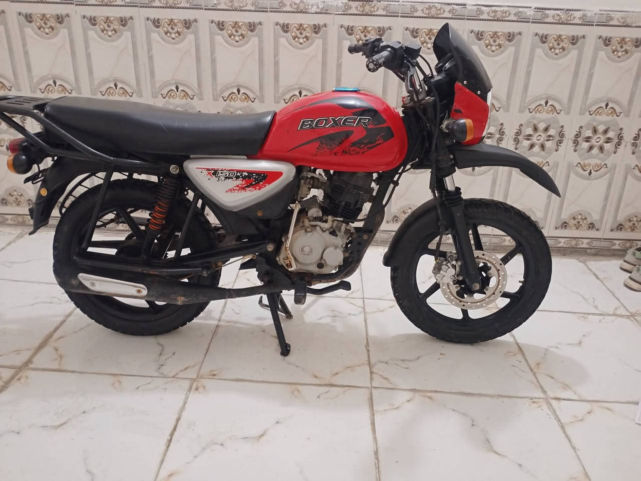 السلام عليكم دراجه بوكسر للبيع موديل 2022 دراجه كفاله عامه نقصها بس اوراق كان بغداد السعر 700.   ***********
