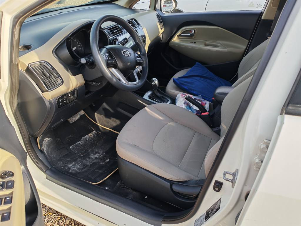 كيا ريو 2017
محرك وكير كفالة
محرك 1600
ضربة على اللايت 
المدكر بي بارد ومفتوح
البنيد بي بارد ومقسم جهة وحدة
بيهة دحجة بالباب خلف السايق بدون تصليح
السيارة بدون صبغ ولا معجون
تبريد فول
شاشة اندرويد
السعر 93
للاستفسار
***********
*********** البصرة, العراق
