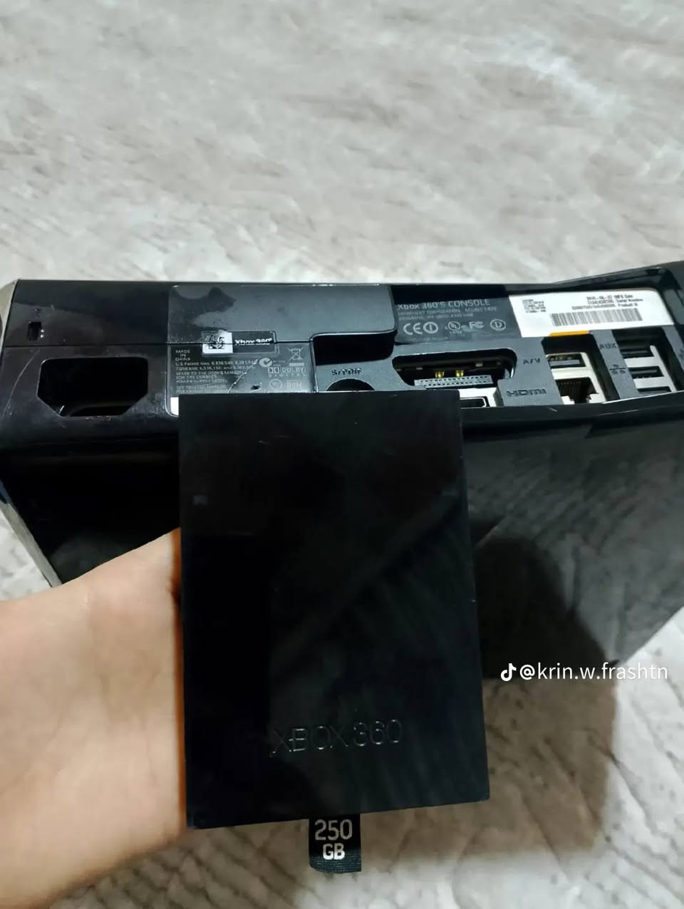 عندي بلي 
Xbox 360 
128 لعبه بي 
مع جميع ملحقاته
 للبيع ب 150وبي مجال يده وحده وياه


**إذا كنت صاحب هذا الإعلان وتريد حذفه لأي سبب، رجاءا أرسل رسالة إلى الدعم الفني**