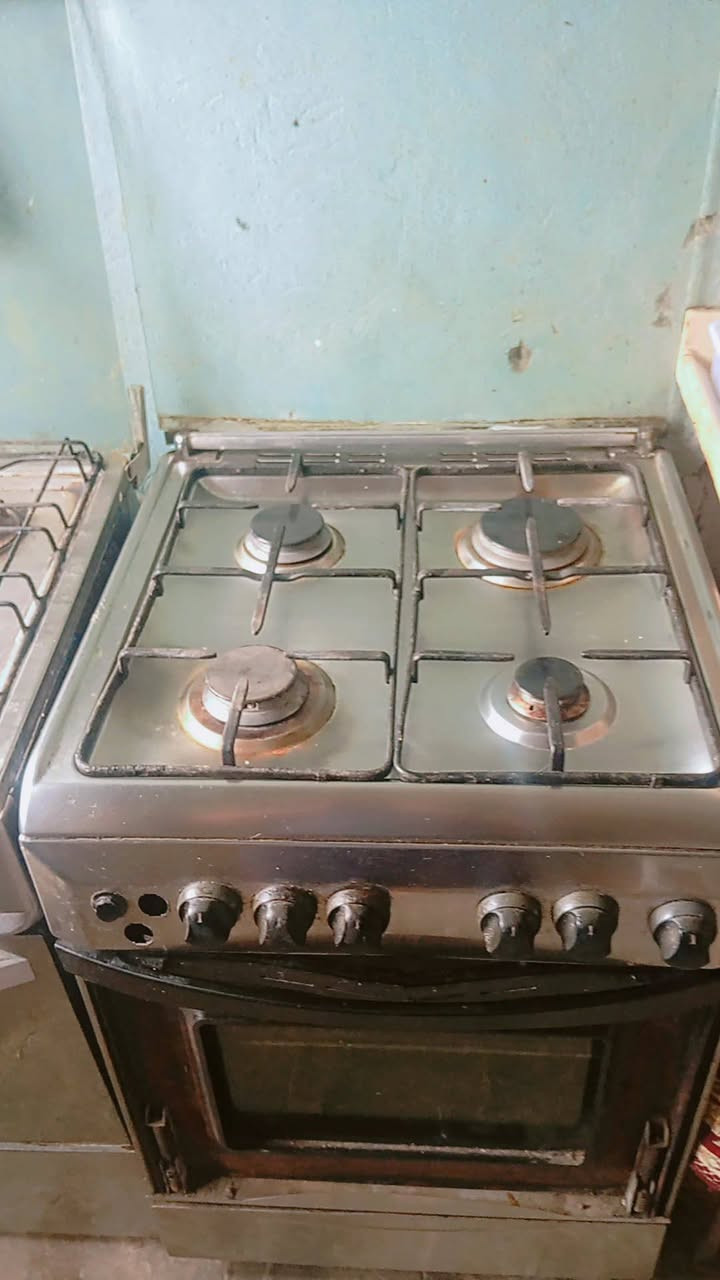 سلام عليكم طباخين نضاف ستعمال قليل شغالات فرن وربع عيون الإستفسار مراسلة الصفحه او الاتصال على الرقم *********** يوجد واساب
