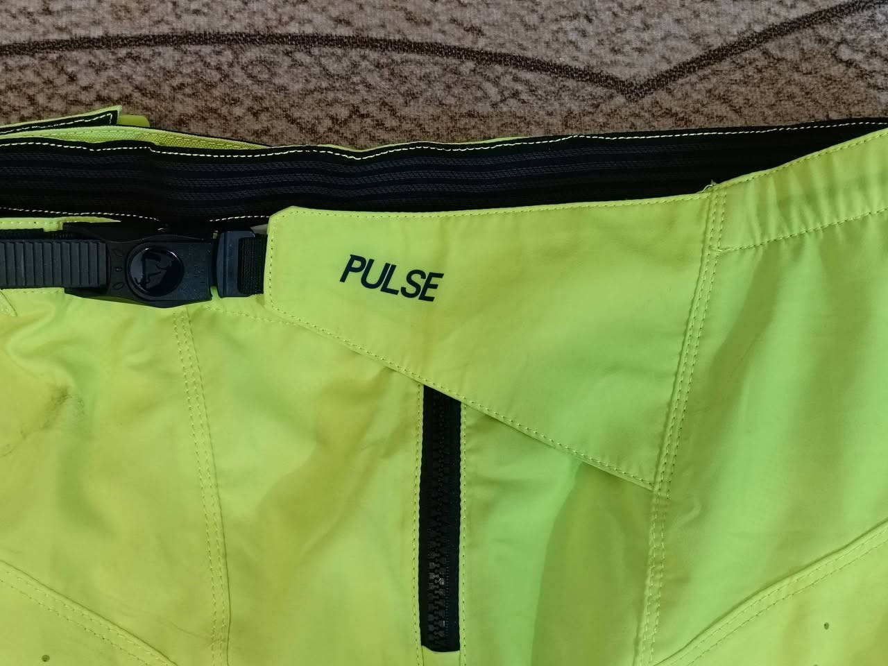 🔥 للبيع بدلة دراجات أصلية بحالة ممتازة 🔥
بدلة ماركة Thor (موديل Pulse)
لون فسفوري مميز وجذاب 👌

📌 التفاصيل:

- قميص + بنطلون كامل
- مريحة وخفيفة بالحركة
- قماش قوي يتحمل الاستخدام
- مناسبة للدراجات الترابية (درت بايك)

📌 الحالة: نظيفة جداً / استعمال خفيف
📌 السعر: 100 ألف دينار (قابل للتفاوض للجادين)

للتواصل خاص


**إذا كنت صاحب هذا الإعلان وتريد حذفه لأي سبب، رجاءا أرسل رسالة إلى الدعم الفني**