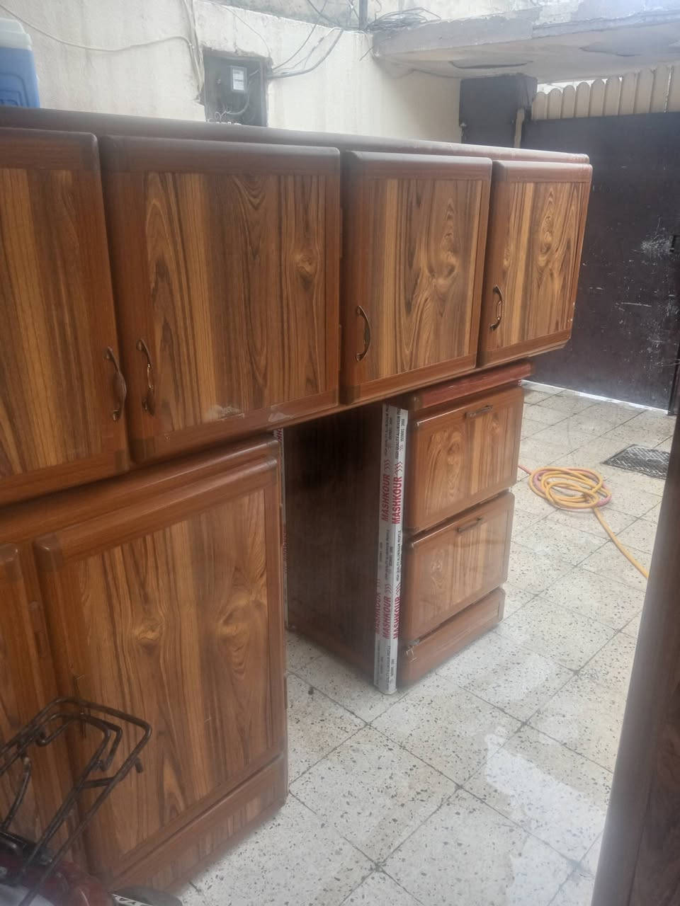 كاونتر خمس قطع بدون سنك حيل نضيف السعر 275- براد ماي نضيف السعر 50- الشراي يتصل ***********-*********** وادي حجر
