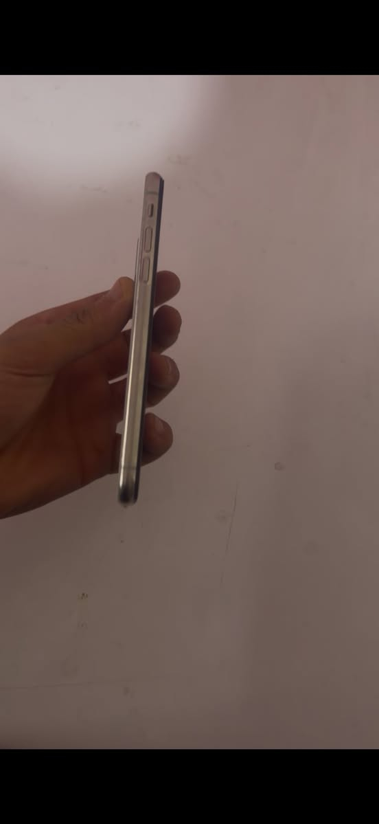 آيفون xعادي ذاكر 64 بطاريه 100 مستبدل فقط بطاريه ***********
