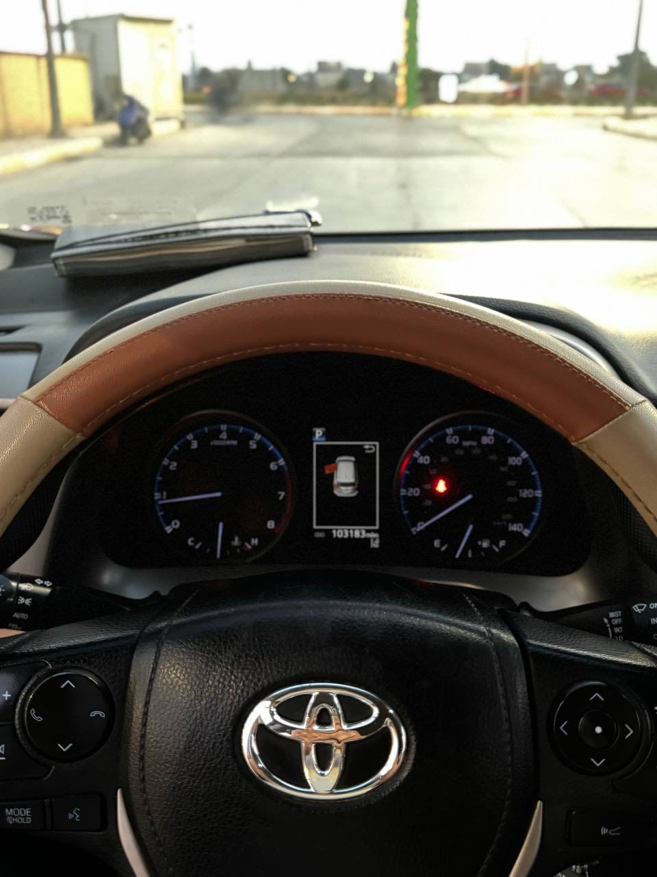 السلام عليكم 
تيوتا راف 4 
موديل 2018 ع ايدي مرقمها 
وارد امريكي حادث جاملغ وبنيد 
مواصفات Le
محرك 2500 تنفس طبيعي 
رادار امامي مع كامرة تحديد مسار
مانع انزلاق  
ناقل حركه اوتو  + manual
مود قياده sport - Eco- normal
تحكم جهتين 
كروس سرعه 
شاشه بلاديه مع كامره خلفيه 
كشنات جلد مشمشي 
تبريد تدفئه تخم تاير + باتري جاهزه 
لايت زنون Led شمسي اوسرام الماني اصلي 
كشافات اماميه Led 
رقم واسط جديد دولي - مكان السياره - الكوت مركز مدينه 
هزه جديده 
باسمي شخصياً 
السياره جاهزه مبيها مصرف السعر ١٦٠ بيها شي بسيط  وماكو راف بهالسعر للاتصال *********** مكاني كوت مركز المدينه.
