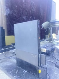 بلاي ٢ • ٤ يدات • يشغل اقراص وفلاش