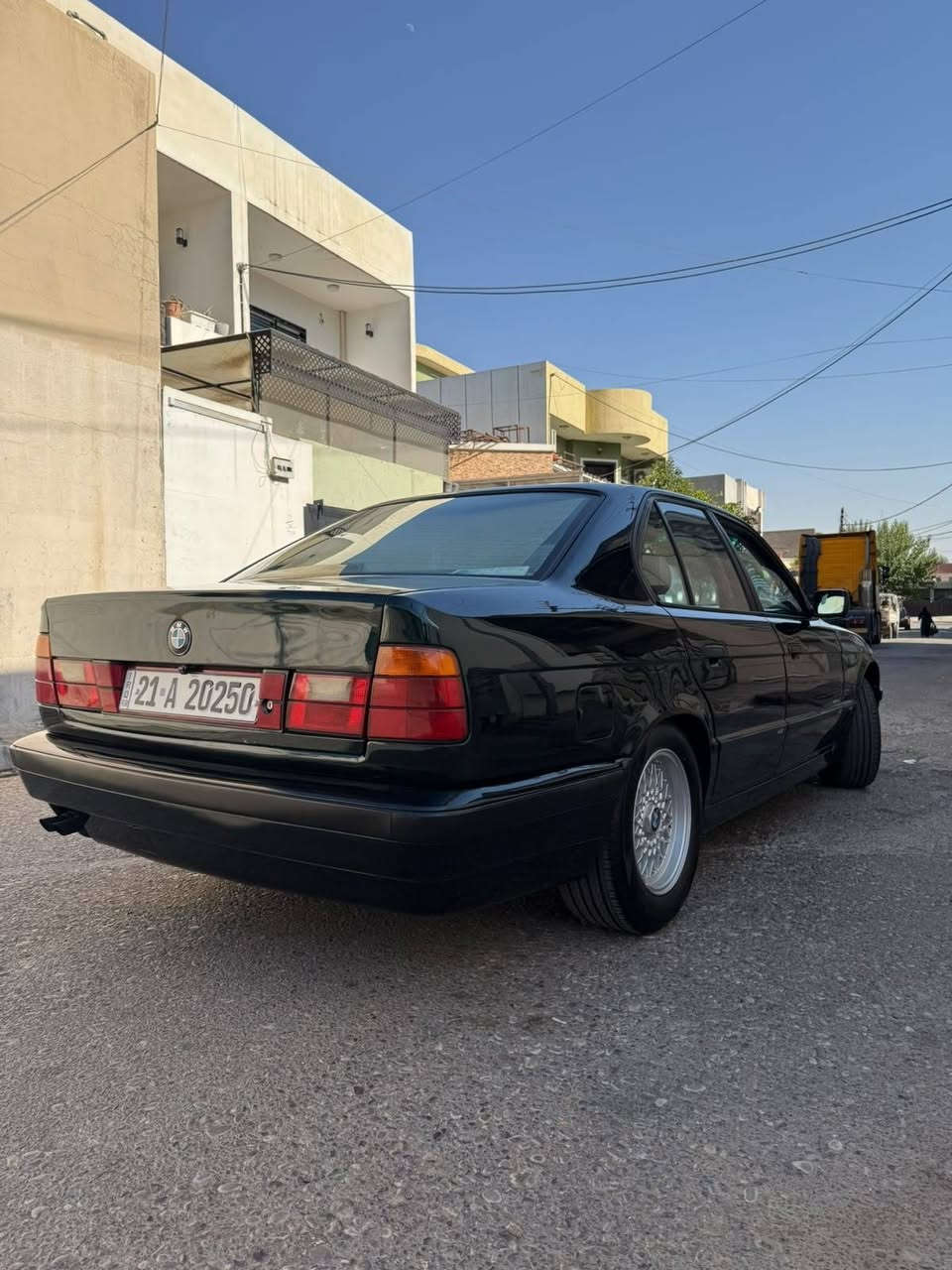 E34 525i سلام عليكم للبيع BMW
موديل ١٩٩٢ سنويه جديد كير مكينه بدون عيب 
رقم سليمانية داخل أبيض سياره بدون نقص 
صبغ عام جماليه بدون ظربه 
مكان سياره كركوك 
***********
سعر ٧٥ بيها مجال بسيط فقط بيع بدون مراوس
