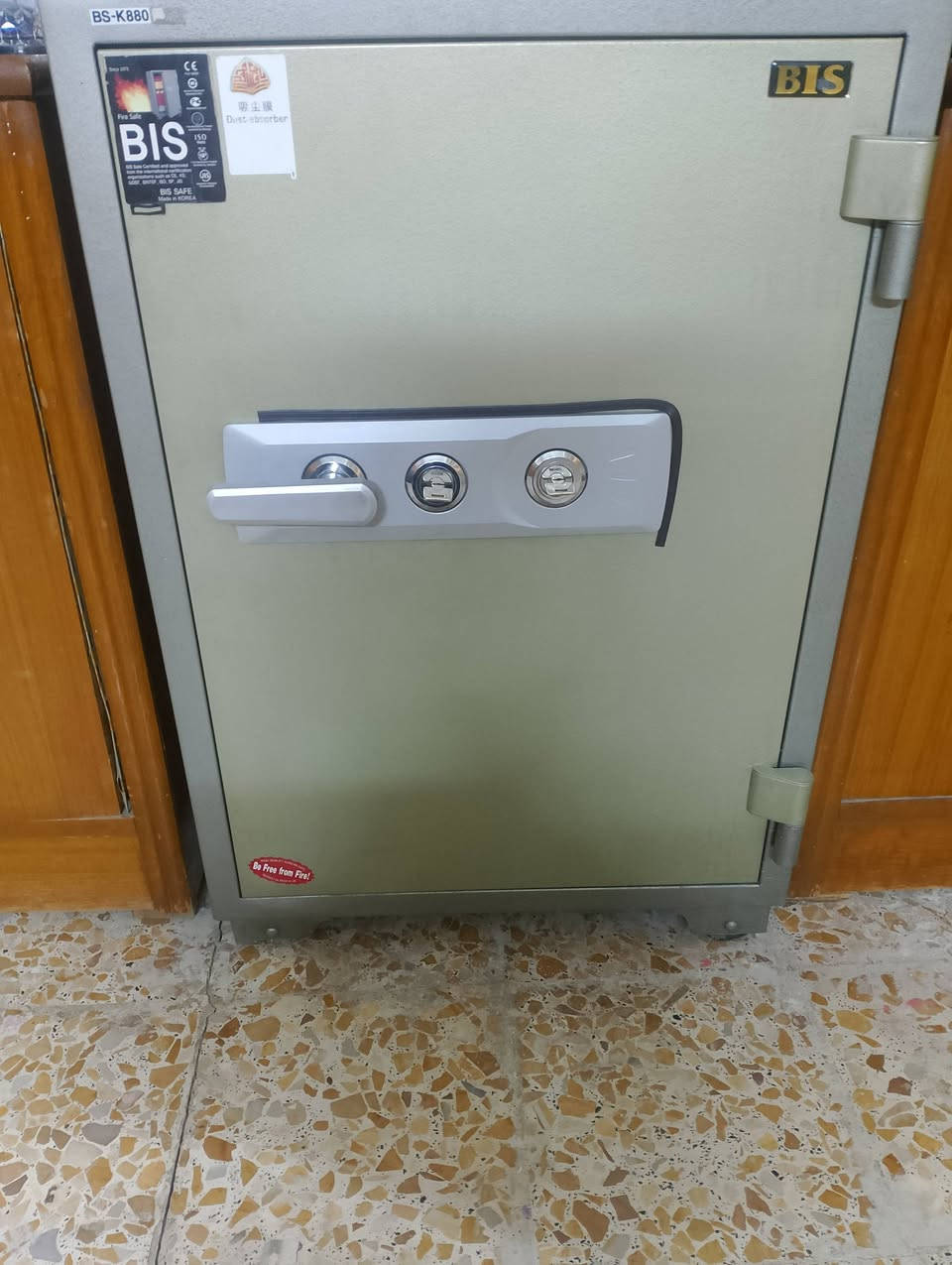 سلام عليكم خزنه جديده ضد الحريق  البيع  مكاني بغداد ثعالبه وره صطيرت شعجب سعر 350وبيها مجال  ***********
