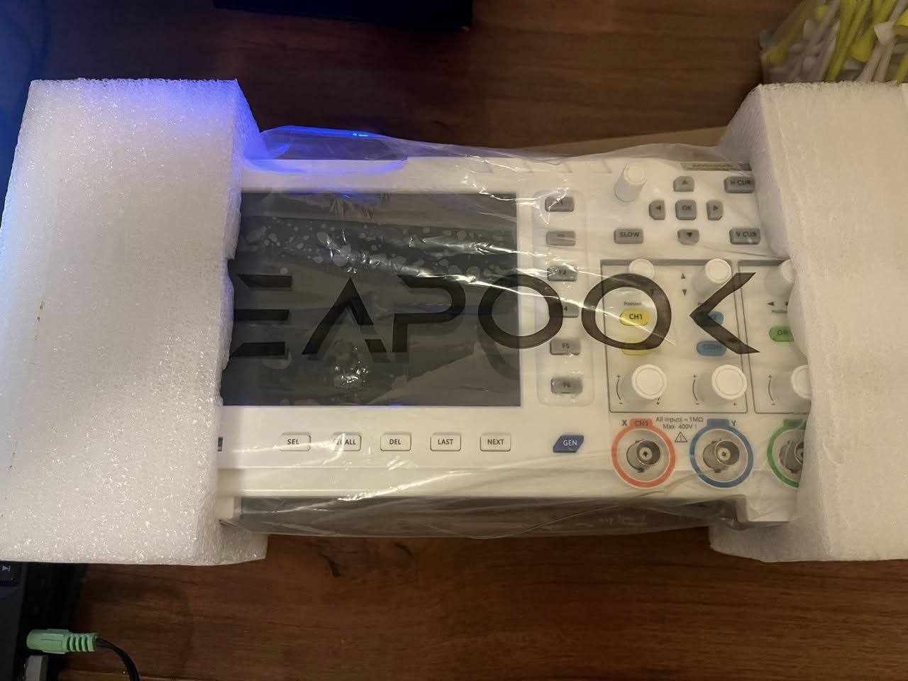 السلام عليكم ورحمة الله وبركاته
جهاز اوسليسكوب 1gh
dabble channel 
مع مولد اشارة 
السعر ٢٢٥$ 
مكاني بغداد الاعظمية 
الجهاز غير مستخدم مع كافة الملحقات 
موبايل *********** 
مهندس طارق
