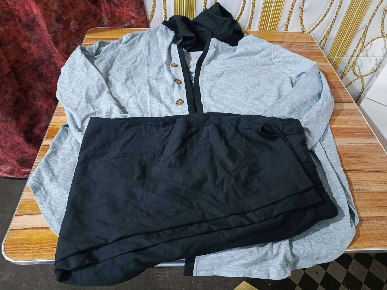 ملابس نسائيه بارخص الاسعار
يوجد توصيل 
للحجز واتساب ***********
