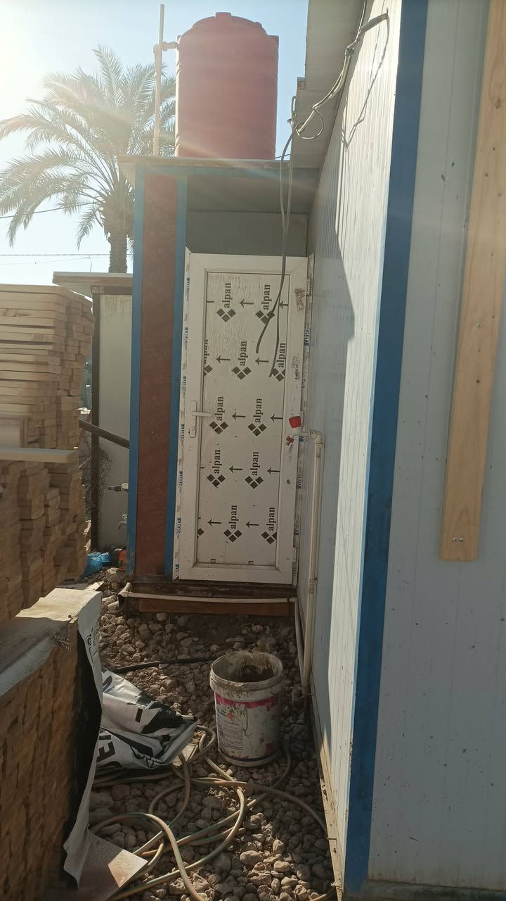 السلام عليكم اخي الكريم كرفان4×4معه ملحق تواليت خارجيه الاتصال ***********
