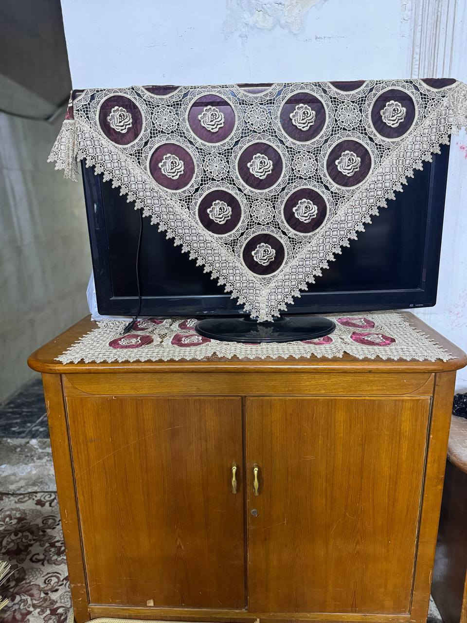 سلام عليكم
غرفة نوم للبيع 
خشب صاج اصلي الغرفه نضيفة مابيهه اي ضرر 
الغرفه بدون جربايه 
تحتوي على كنتور 6 بيبان كبير+ميز مرايه+كومديات2+ميز تلفزيون
للاستفسار الاتصال على الرقم
***********
