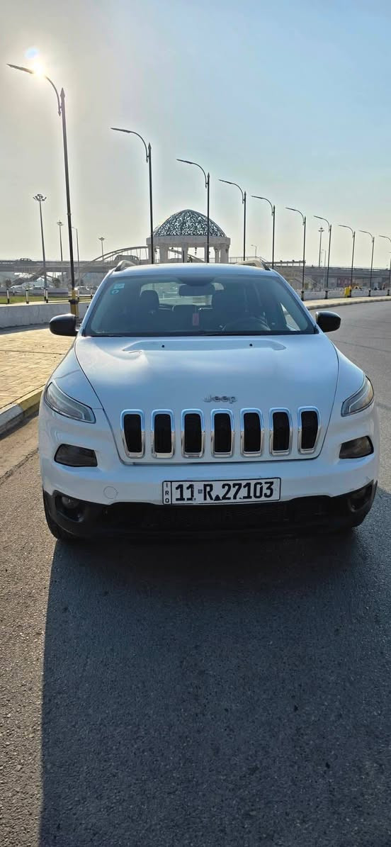 السلام عليكم سياره للبيع بدون مراوس 
جيب شيروكي بزون 2014 وارد أمريكي
رقم جديد  نكليزي رقم بغداد ثاني يوم  احوله لك 
سنويه جديده 2028
السعر المطلوب 120 وبيها مجال لشراي 
بيه سونار بل نشر 
العنوان _واسط _كوت 
رقم هاتف ***********
