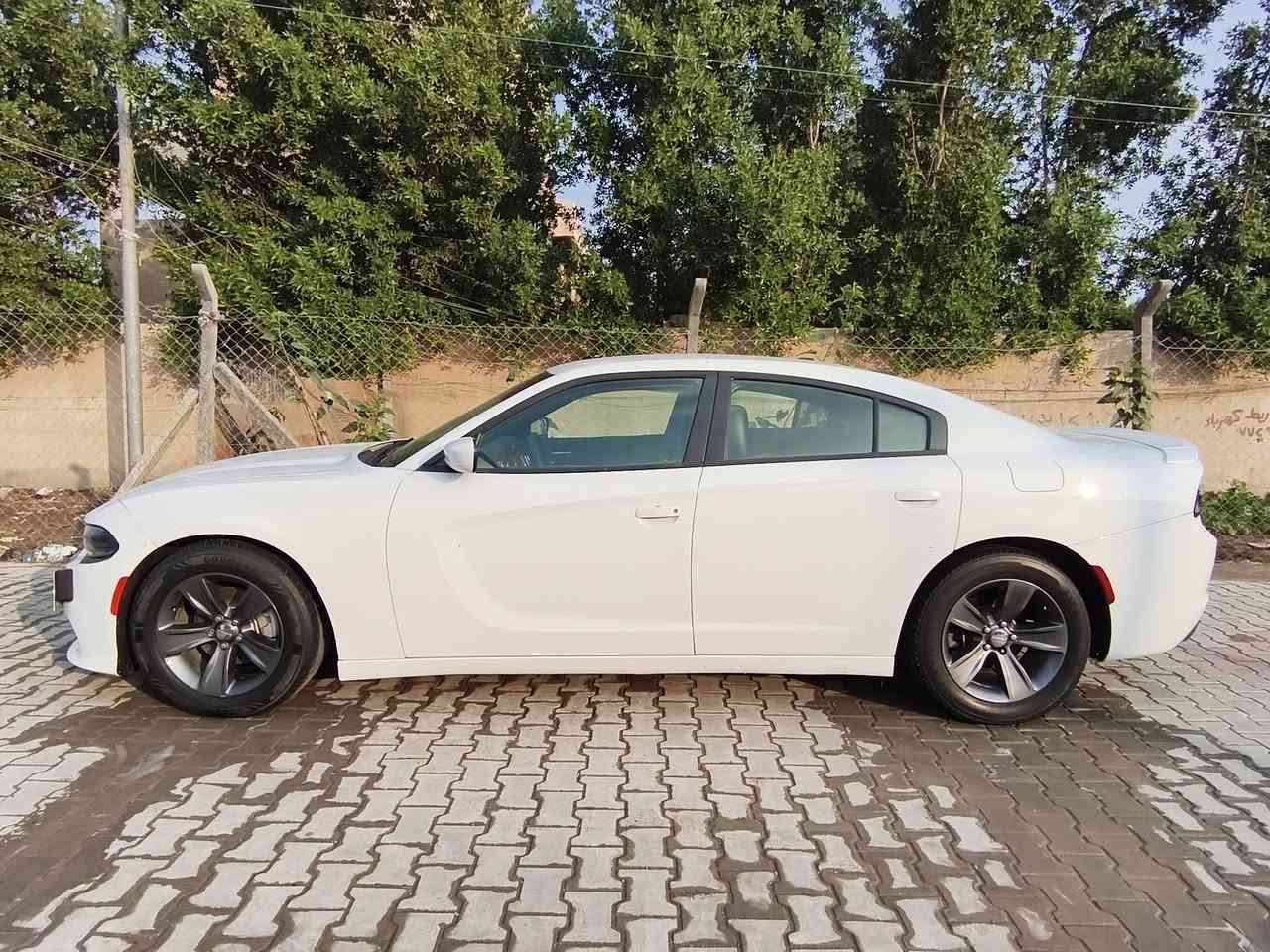 السلام عليكم
جارجر موديل 2015 اصل 
داخله كلين حادث بلعراق جاملغ وبنيد 
والباقي كفاله 
باسمي رقم بغداد مشروع وطني 
مكاني كوت ***********
سعرها ب 170 وبيه مجال
