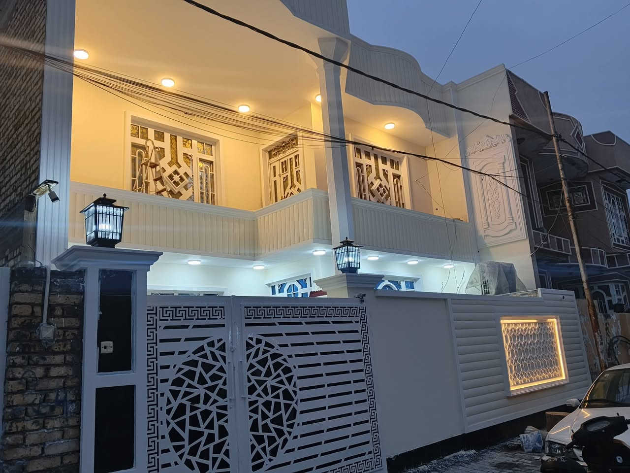 السلام عليكم...
بيت للبيع الخاجية شارع 30مقابيل مركز الصحي فرع اسواق زاد الخير المساحة 200 طابقين يحوي البيت على أربع غرف نوم مع ثلاث مجميع صحية البناء حديث ...للتفاصيل اكثر الاتصال *********** علاء العتابي
