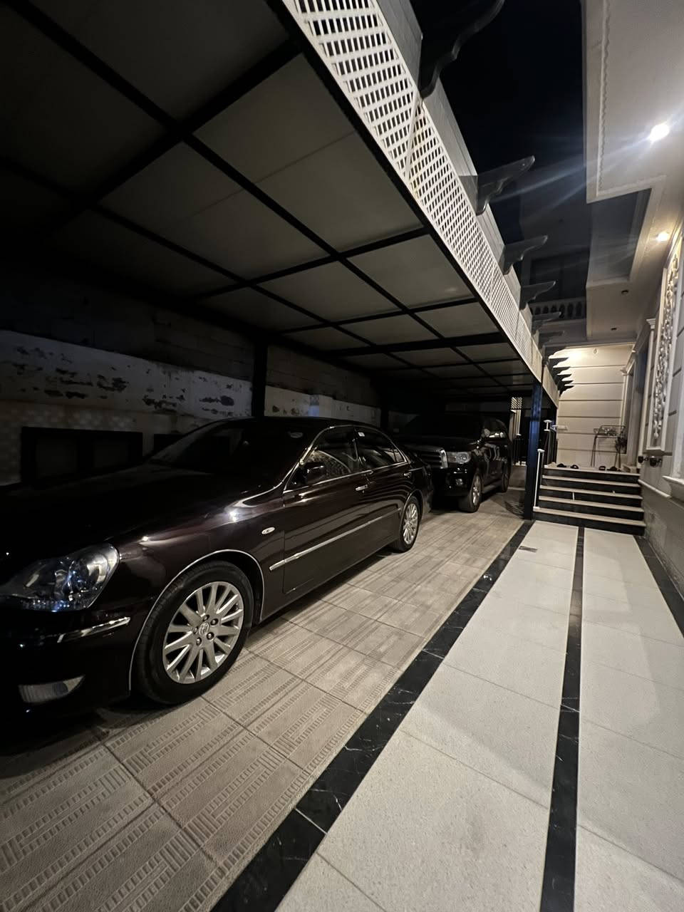 بەناوی خوای گەورەو میهرەبان 
تۆیۆتا کراون ماجێستا ٢٠٠٧ 
قەپات مواسەفات 
سەیارەکە مووسە 
٥ دوکمەیە 
ئەی بس بیلادیە 
سەیارەکە مالی دۆستە 
گۆرینەوەش دەکەم لەسەر دل گرتن 
سحری ٧٢ مەجال *********** تەنها واتسئاپ
