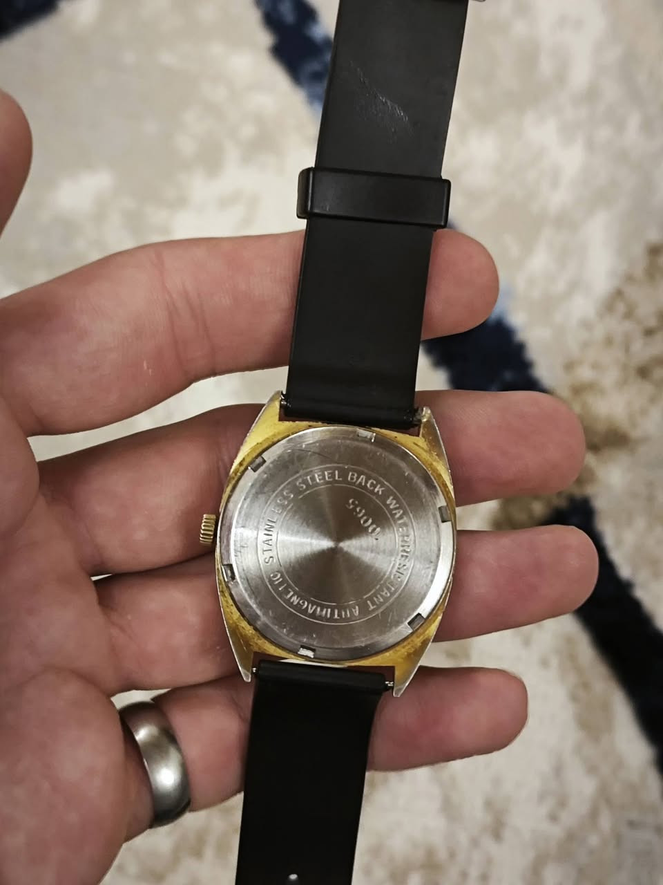 ساعة سويسري 
أنتاج قديم 
الساعة تكويك
تاريخ شغال 
ماكنه سويسري 
تحتوي على 17 حجر 
نظافة تامه
سير روغان
السعر 55 الف وبيها مجال 
للتواصل واتساب أو الاتصال على الرقم 
***********
