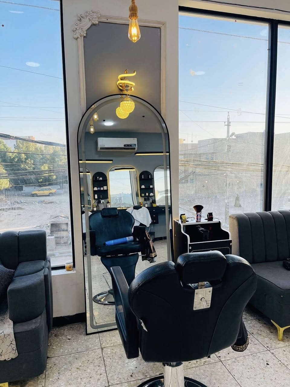 السلام عليكم شباب مركز.A✂️Hللعنايه بلرجال المركز سبع كراسي مساحه المركز نفهه واسعه شارع تجاري المركزي بحاجه الى حلاقي ولمركز مركزكم وحياكم الله اخوتي للتواصل وتساب .***********المكان بغداد الغزالية شارع 20الهياكل
