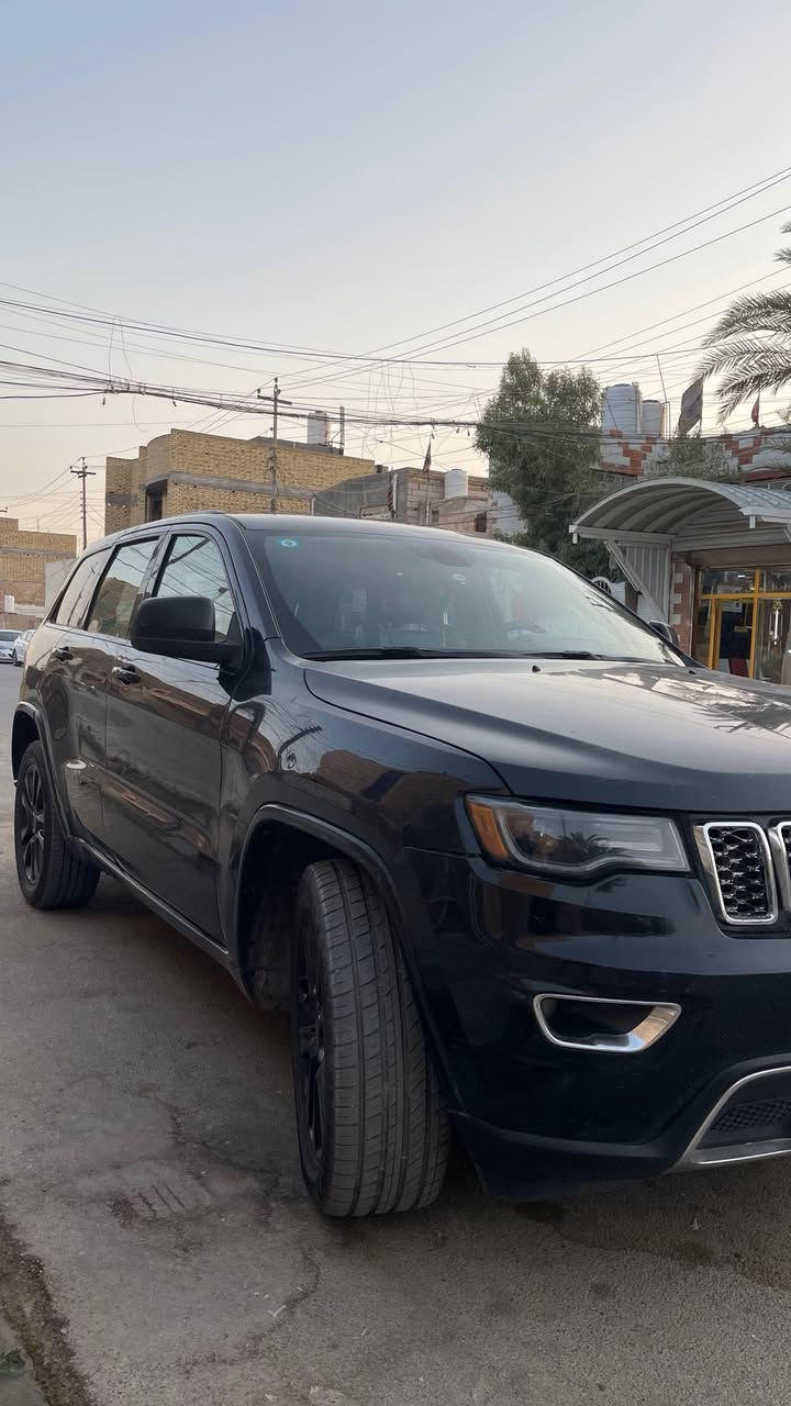 يالله المعرف لا يعرف جيب شيروكي مديل 17 اصل  سياره مفوله
حادثها جاملخ وبنيد يعن من  جهة السكن بس سياره امريكي محرك v6السعر 230 وبيها مجال بسيط 🧿🧿 
.
            فقط واتساب
***********.
