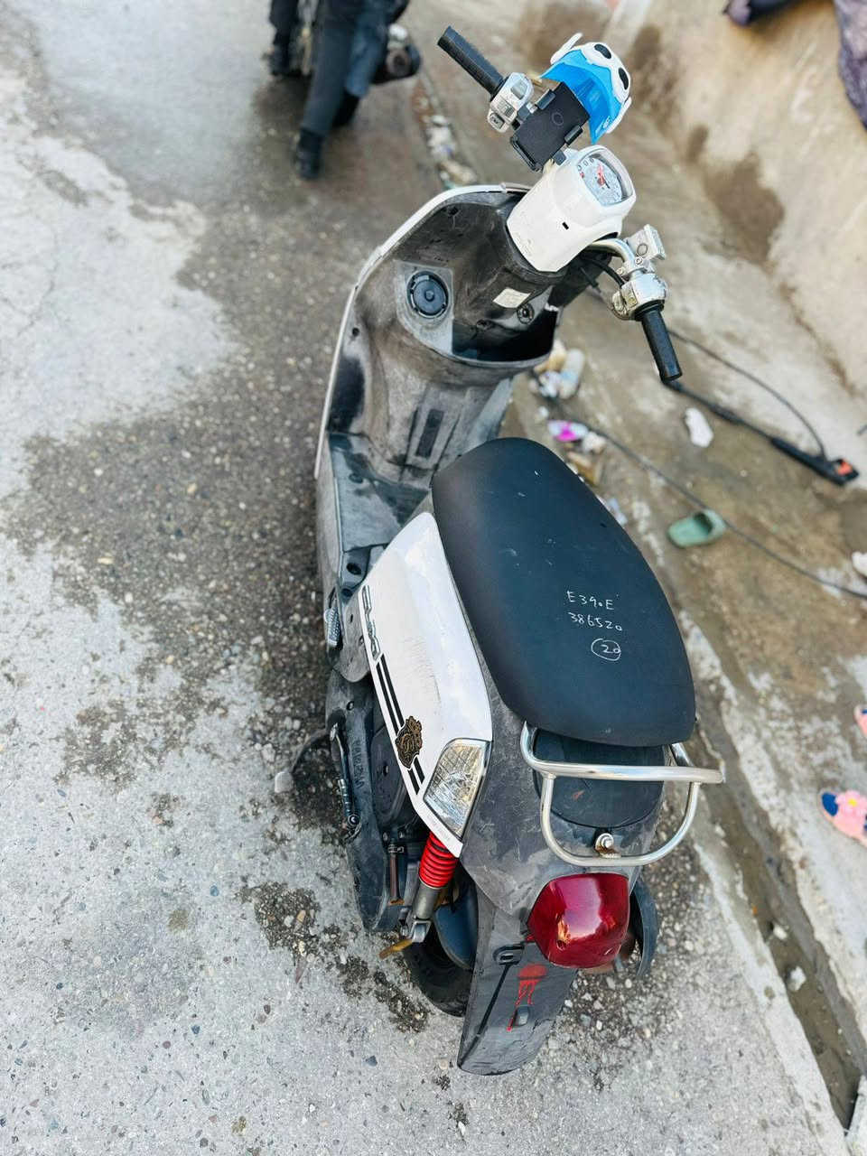 دراجه بوليسي مكينه تخبل ناعمه
بس الكفر ألمامي بي كسر  يم الشاره المكينه ما مفتوحه 
بغداد المدينه الصدر السعر 750وبيه مجال الشراي ***********
