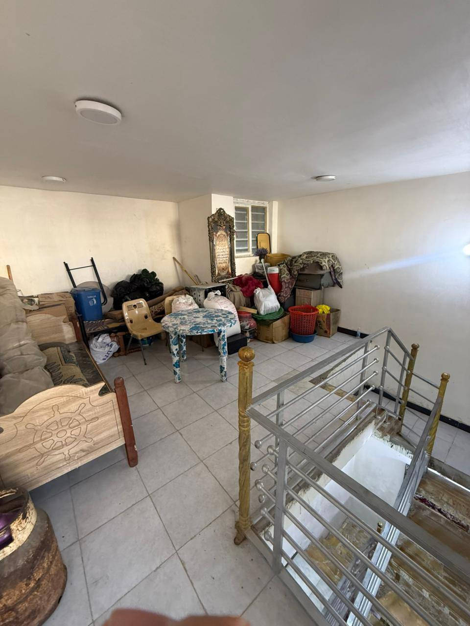 دار ٥٠متر زراعي طابقين للبيع
صالة ومطبخ وحمام بالطابق الأرضي وغرفتين نوم وبالكونة بالطابق الأول وبيتونة تصلح ان تكون غرفه نوم وسطحين 
بيت سعيد سند ٢٥
السعر ١١٨ مليون بي مجال بسيط 
للإستفسار الاتصال على الأرقام 
***********
***********
او مراجعة مكتب العبيدي للوساطة العقارية مقابل مدرسة فهمي سعيد
