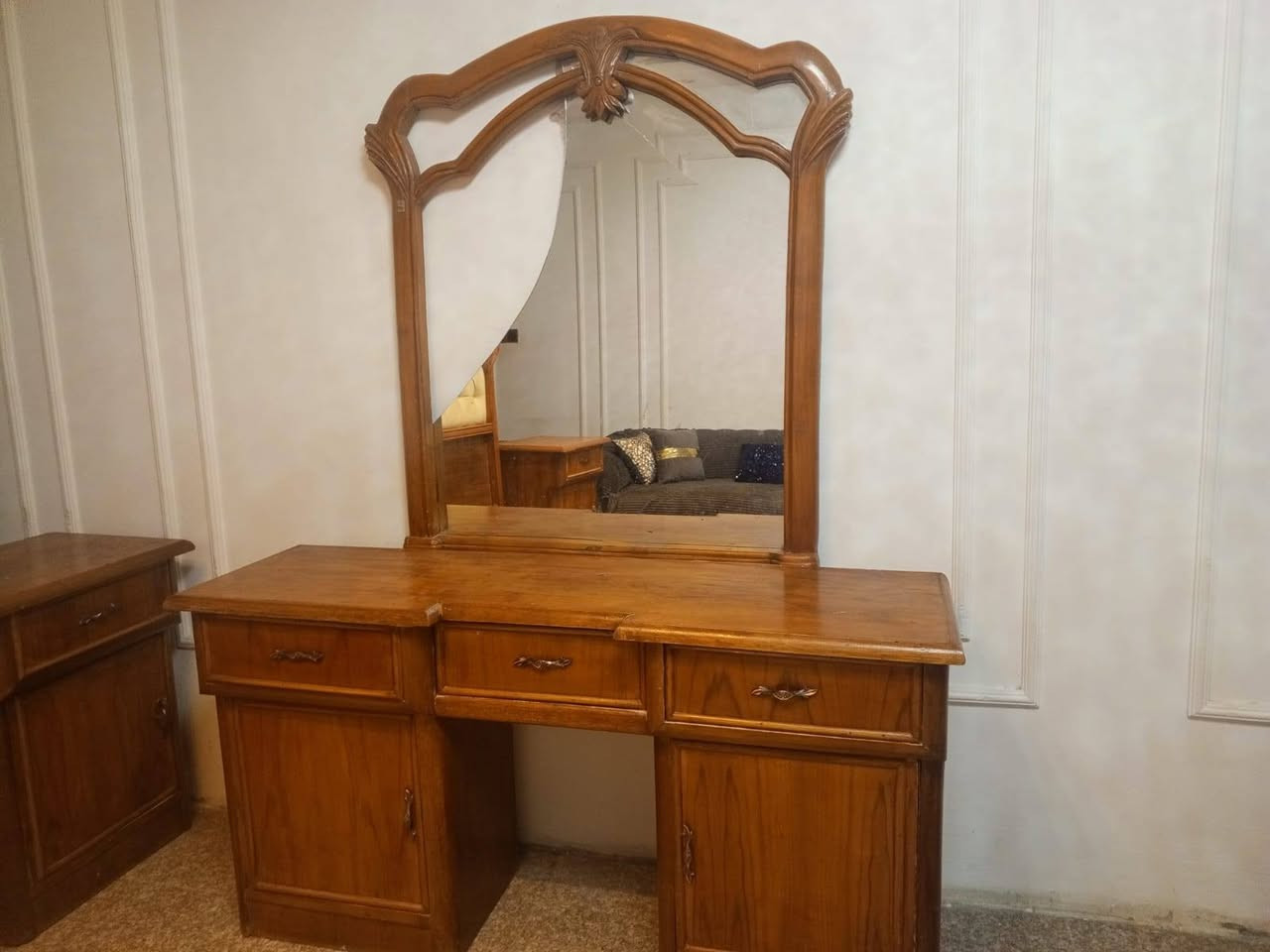 السلام عليكم
للبيع غرفة نوم ٦بيبان طابقين تسكام درجة اولى بدون اي ضرر فقط كسر بالمرايه السعر ١٣٠٠ للاستفسار ***********
