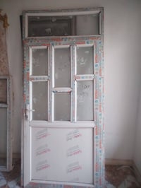 باب وشباك للبيع نظافه 100/100كاملات هنه والجام اتصل 07824893988