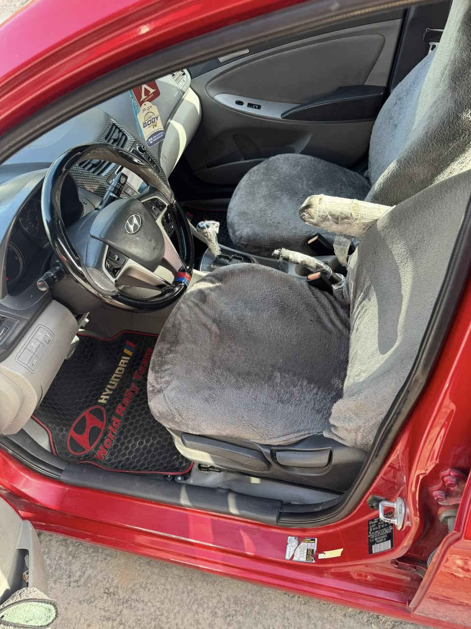 السلام عليكم اكسنت موديل ٢٠١٦ وارد أمريكي السياره نضيفه كير محرك صدر جديد تخم تاير جديد باتري جديد تبريد السياره كامله نقص برغي مابيها حادثها بنيد وجاملغ بدون دواخل فقط ايرباك الدركةالغود سليمه السعر٨٨ورقه وبيهامجال بسيط العنوان حي الجهاد  للاتصال ***********
