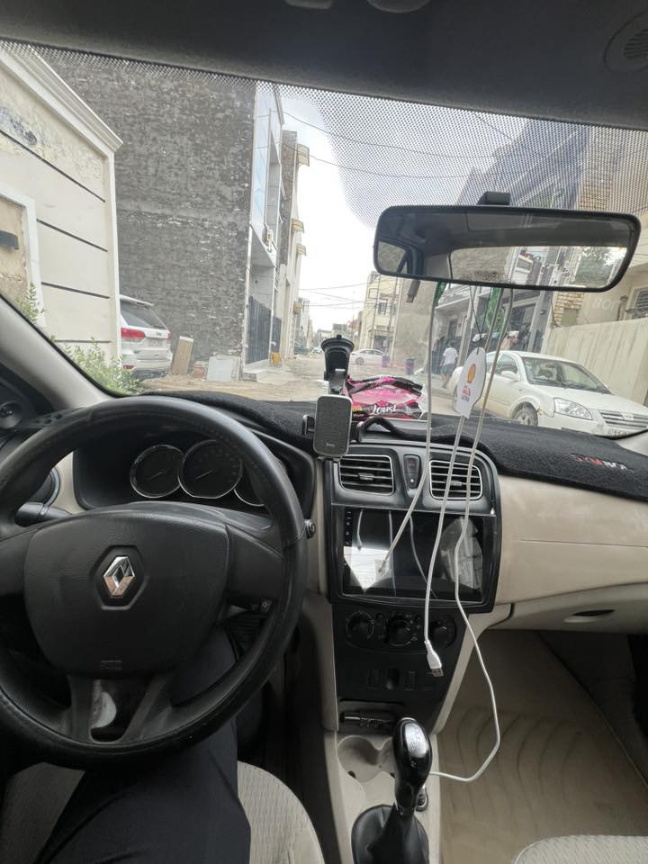 رينو سمبل 2017
رقم بغداد بسمي شرط التحويل 
السياره جديده بعنى الكلمه 
كير مكينه كفاله برغي ممفتوح بيهن 
ادامه كامله على السياره 
صدر امامي خلفي 
تبريد ثلج 
ويل كب 
كامره حساسات شاشه 
تحكمات ستيرن 

عنوان بغداد 
***********
