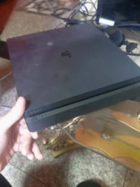 مرحبا عندي بلي فور للبيع كامل مواصفات السعر 250 الف ام هكر هذا رقم موب...