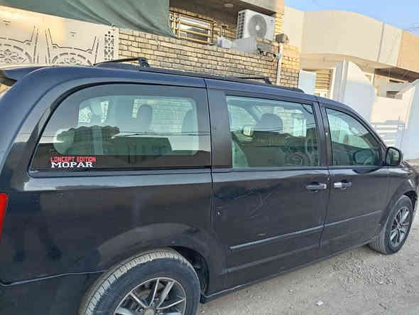 سيارة دوج كرفان موديل ٢٠١٥ وارد امريكي حادثها سرقة كما موضح بالصور المرفقة بالمنشور .
_بيها طخات بسيطة في الجانب اليمين والدعامية الخلفية 

_كشن سياحي منفصل ٧ راكب 

_منضومه عاز ٨٠ لتر 

_الحدادية جيدة 

_المحرك والكير جيد 

_ رقم بغداد بأسمي السنوية جديده مشروع وطني مداور ثاني يوم 

_ السعر ١٣٥ ورقة وبيها مجال حك الجية 

_مكاني واسط الكوت مركز المدينة 
الرقم : ***********
          ***********
