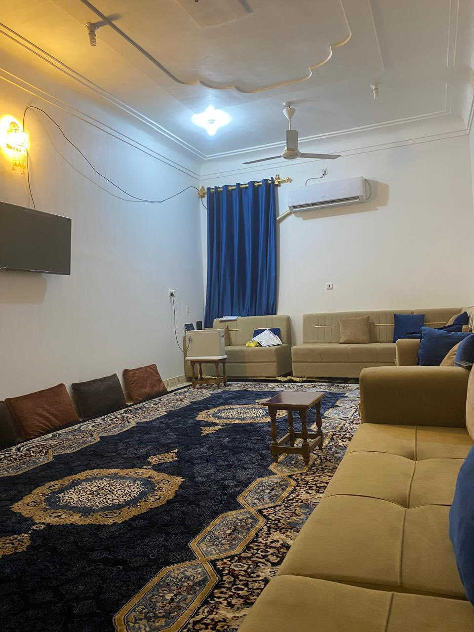 بسم الله الرحمن الرحيم
اللهم صل على محمد وال محمد

#بيت للبيع 
———-
مساحته  ٣٠٠ متر  ركن
#الموقع 
————-
حي ٣٦ يقع على شارع عشرين والفرعي١٢
بالجانب الايمن من معمل المرور 
مقابل ساحة خدمات

 #المواصفات 
——————-
طابقين كونكريت مسلح  فيه غرفتين نوم 
بالطابق الارضي وهول وبراني  ومطبخ ومجمع صحيات الطابق الثاني غرفة نوم
 عالي عن الشارع ٣ درجات الارضية
كاشي موزاييك نوع راقي الدرج مرمر
بناء البيت سنة ٢٠٢١
فيه محلات اثنين على شارع ٢٠
  
#السعر 
الكلي ٢٨٠ مليون  مع المجال
على الراغب بالشراء مراجعة 
مكتب سيد ناجح الحافظ 
***********
***********
