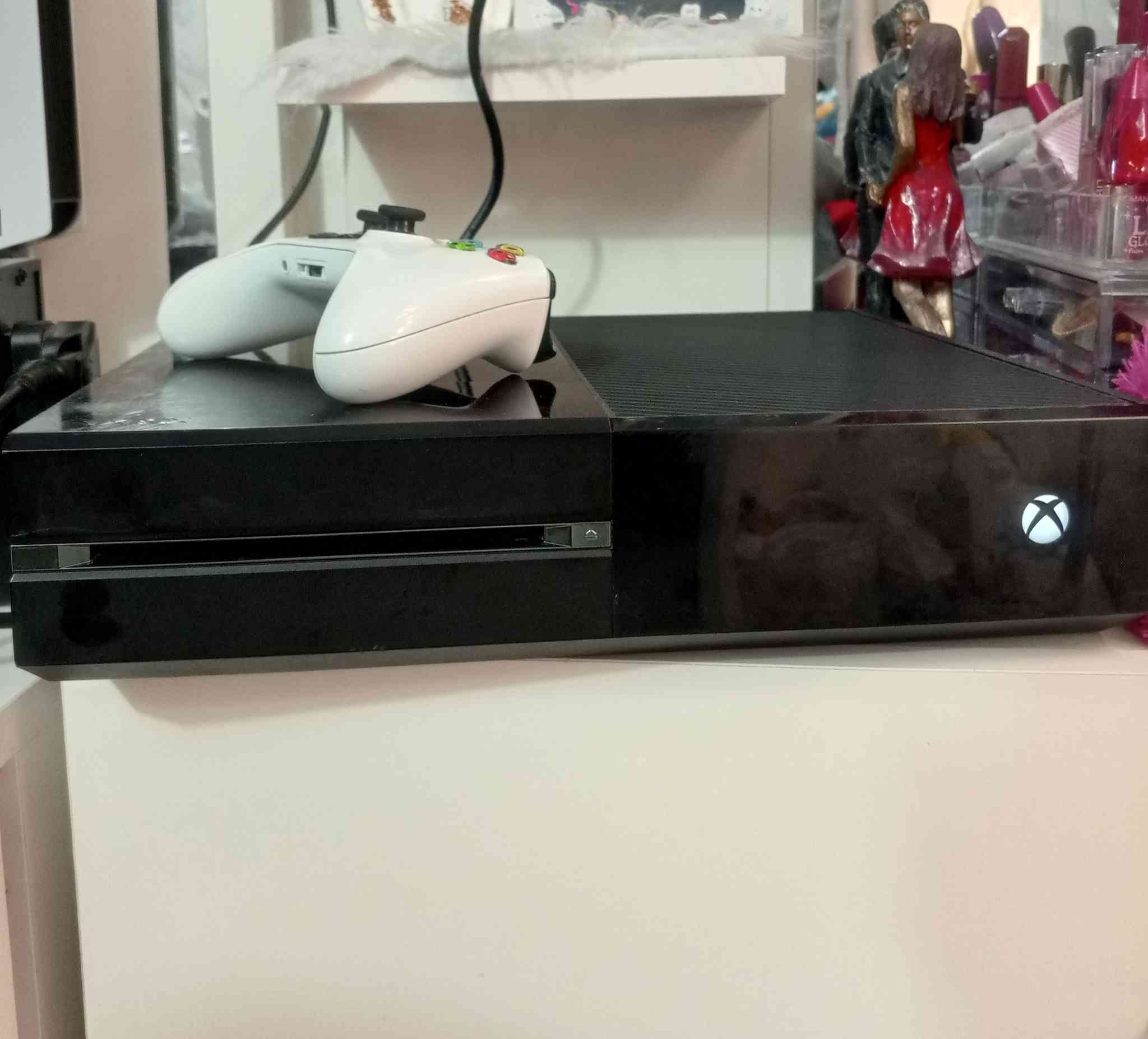 بلي كس بوكس وان سعر 170 نضيف كلش و شتراك مجدده جديد شهرين بي العاب زينه و قويه نضافه 100/95 مانت الله و رسوله جهاز جوده العب بي قويه كلش مثل ما موضوح ب صور لا يوجد توصيل بيع وجه لو وجه تفحصه من البيت و تأخذه بكاني بغداد الكاظمية رقم جهاز *********** تحب تراسلني وتساب موجود ما سنجر موجود
