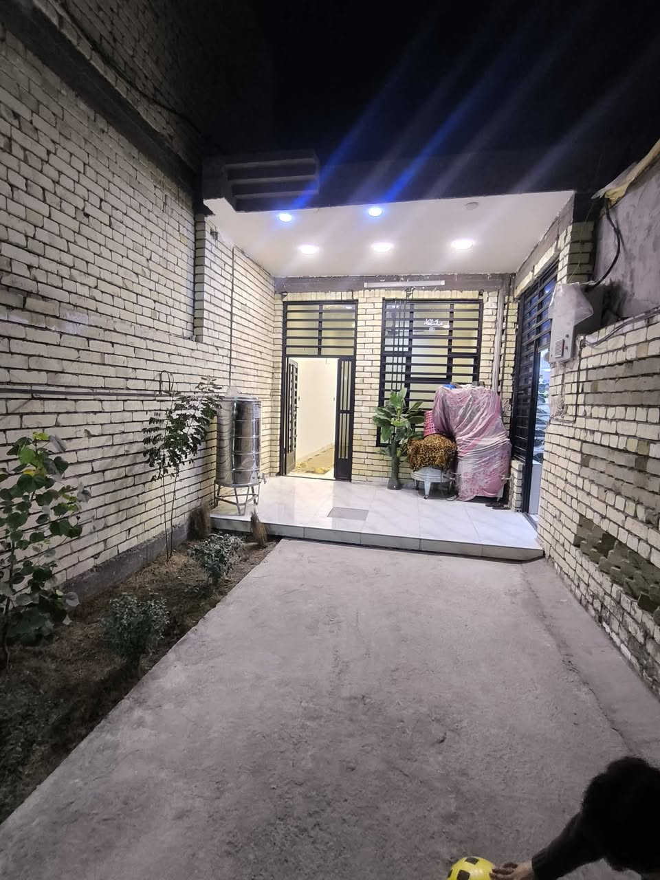 يا الله 

السلام عليكم أحبتي الكرام 

بيت للبيع واقع حال مشمول بالتطويب المساحه (150) متر 

1 - البيت يتكون من طابق واحد بناء حديث 

2 - البيت يتكون من أستقبال و غرفة وصالة و مطبخ

3 - العنوان بغداد البحث العلمي قريب على الشارع العام جدآ 
المراكز الصحية حي النصر وحي البتول و المدارس قريب على البيت 

للأستفسار التواصل عبر الخاص - #دلاليةـالوسيط


**إذا كنت صاحب هذا الإعلان وتريد حذفه لأي سبب، رجاءا أرسل رسالة إلى الدعم الفني**